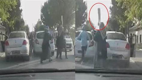 T­r­a­f­i­k­t­e­ ­T­a­r­t­ı­ş­t­ı­ğ­ı­ ­S­ü­r­ü­c­ü­y­ü­ ­P­l­a­k­a­y­l­a­ ­D­ö­v­e­n­ ­K­a­d­ı­n­